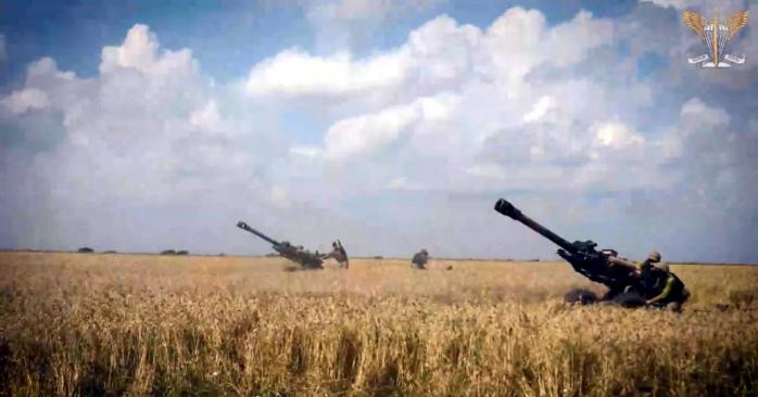 Украинские военные применяют британские 105-миллиметровые гаубицы, скриншот видео