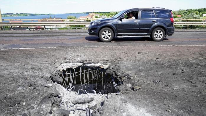 Попадания достаточно серьезные - ВСУ ударили по Антоновскому и Каховскому мостам