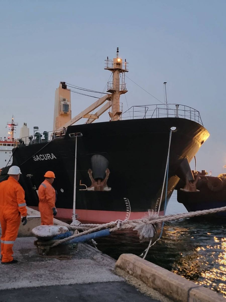 Зернова угода - відправлено перше судно з продовольством з порту «Південний». Фото: Facebook / Мінінфраструктури