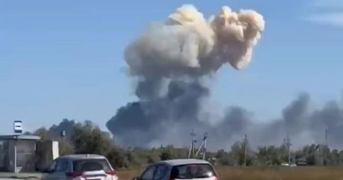 Взрывы на авиабазе в Новофедоровке, скриншот видео
