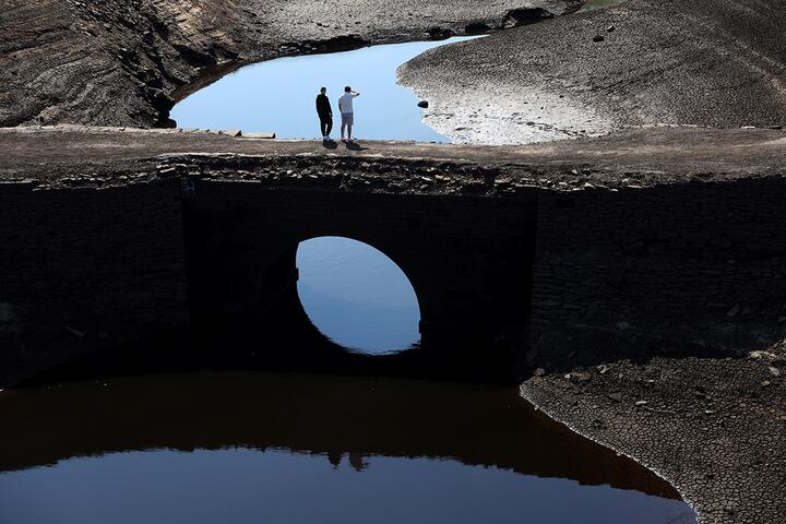 Європа переживає рекордну спеку - річки мілішають, на Рейні та Ельбі помітили «голодні камені», фото - Reuters 