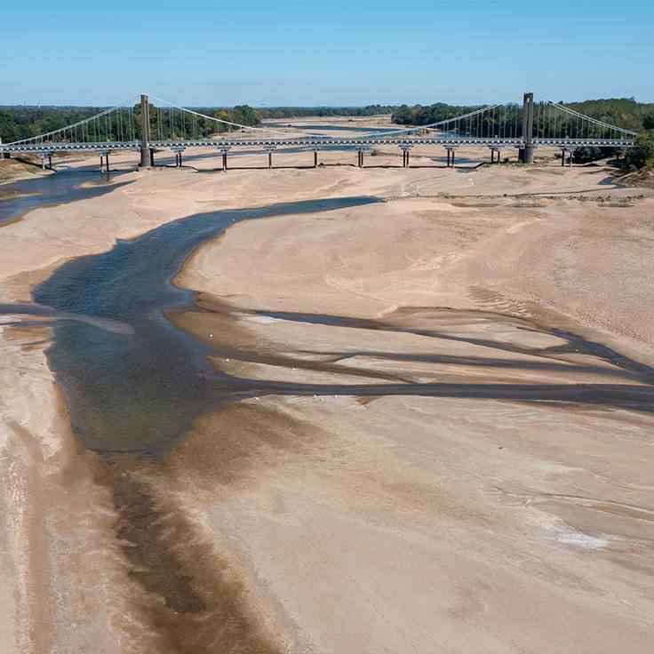 Європа переживає рекордну спеку - річки мілішають, на Рейні та Ельбі помітили «голодні камені», фото - Reuters 