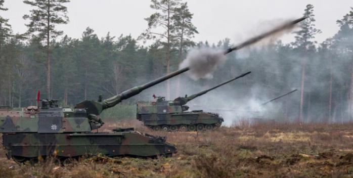 Німецькі Panzerhaubitze та польські «Краби» знищують цілі на Донбасі