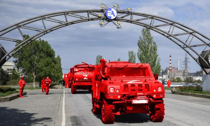 Россияне завезли на Запорожскую АЭС дополнительную военную технику