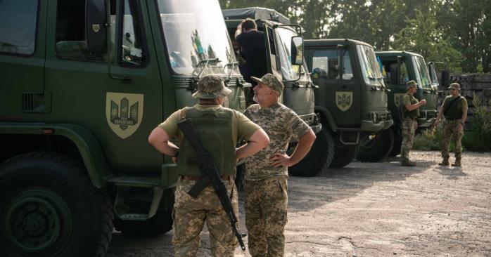 Одна з бригад ДШВ ЗСУ отримала вантажівки Leyland DAF, фото: Юрій Бірюков
