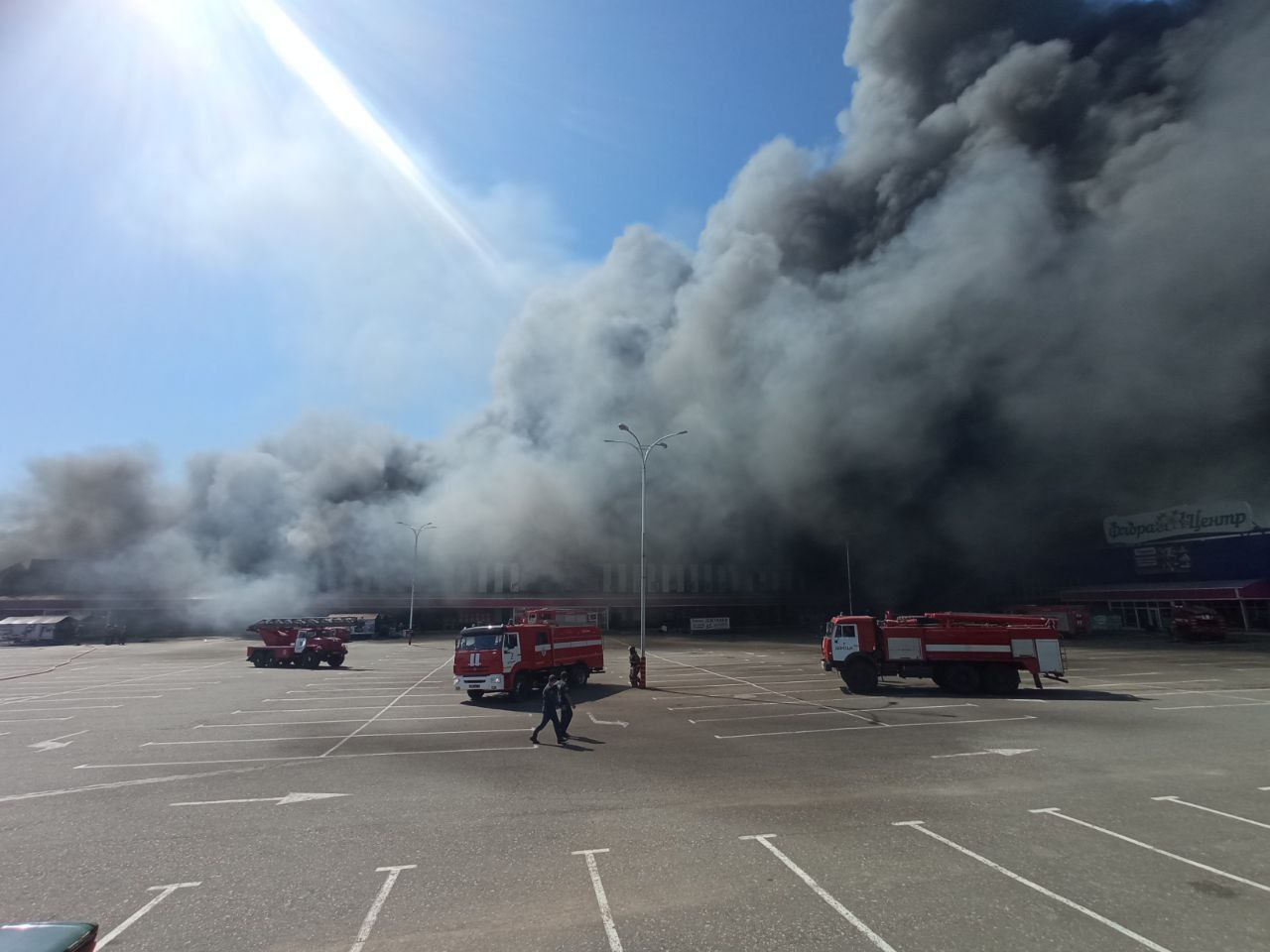 В Донецьку виникла сильна пожежа після обстрілів. Фото: соцмережі