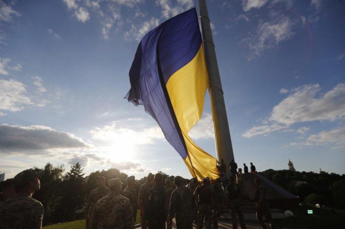 Разведка показала уникальные кадры - украинский флаг в Мариуполе, Балаклее и Херсонской области