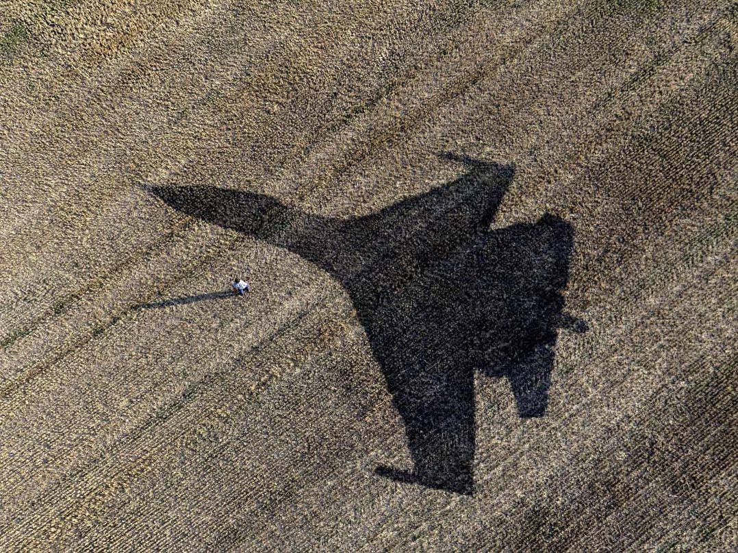 Тінь літака «Мрія» створили на пшеничному полі. Фото: МКІП