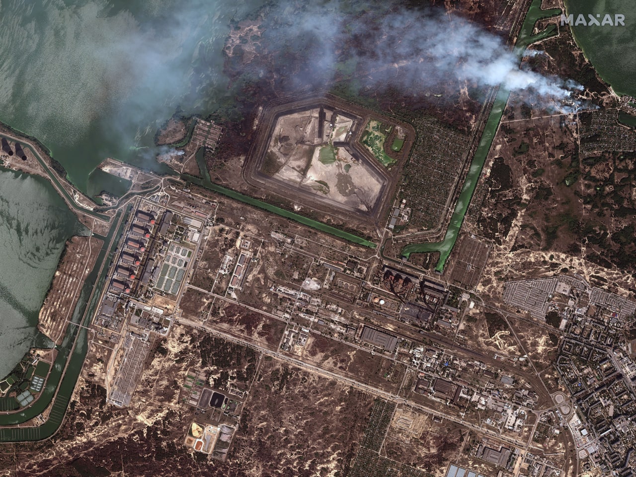 Супутники зробили свіжі знімки Запорізької АЕС зі слідами обстрілу даху - окупанти звинувачують ЗСУ