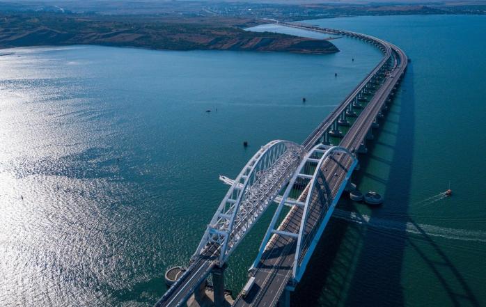  Россияне закрыли крымский мост в сторону оккупированного Симферополя