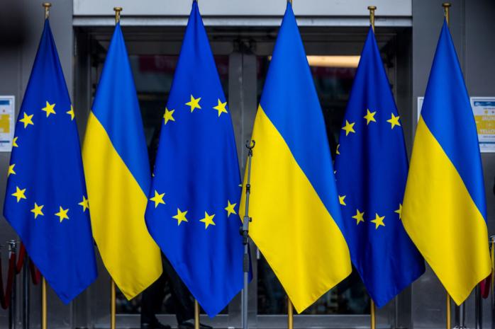 ЕС планирует выделить 5 млрд евро Украине, против только Венгрия— Bloomberg