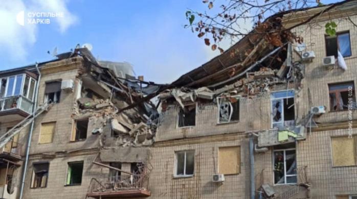 Обстрел дома в Харькове - разрушены подъезды, людей вытаскивают из-под завалов