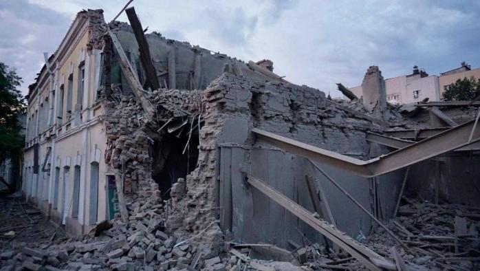 Ракетный удар по Днепру - россияне попали в жилой квартал