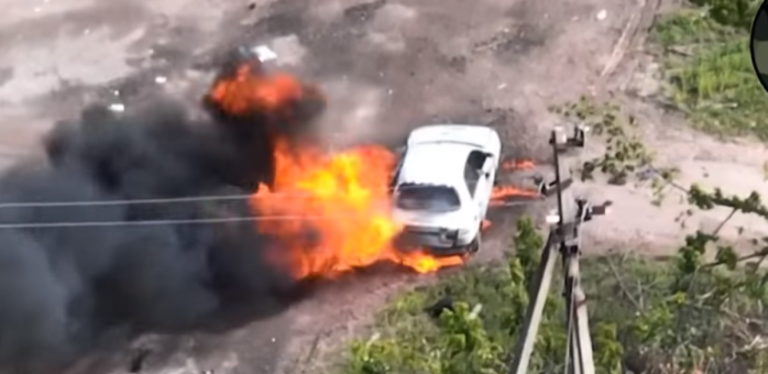 Пряме влучання - 54 омб показала знищення авто з окупантами на Донбасі