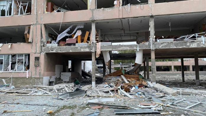 Армія рф зруйнувала школу у Лозовій, Харківщина знову без світла