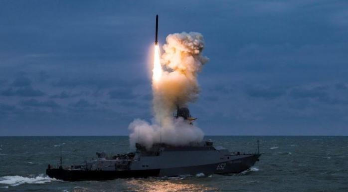 Флот рф тримає напоготові чотири ракетоносії та 28 «Калібрів» біля Криму
