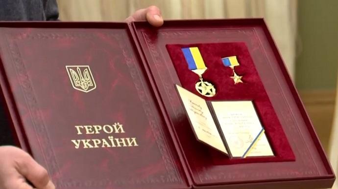 Зеленский присвоил звание Героя Украины замученному оккупантами бойцу. Фото: УП