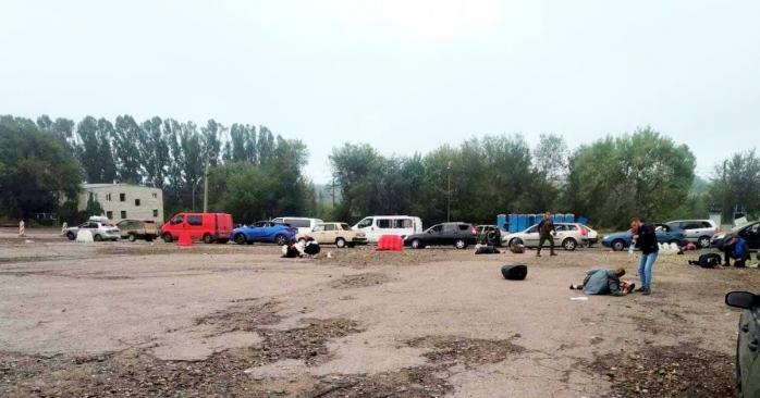 Росія вдарила по цивільній колоні на виїзді із Запоріжжя, фото: Андрій Смолій