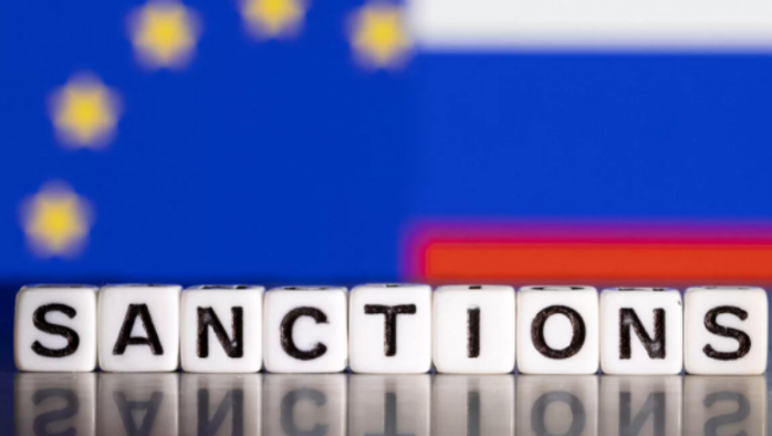 ЕС утвердил восьмой пакет санкций против рф - в нем потолок цен на нефть и запрет криптокошельков