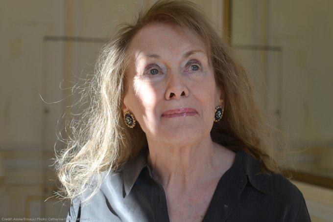  Нобелевскую премию по литературе получила французская писательница Анни Эрно — за «храбрость и клиническую точность»