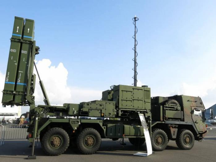 Украина первой в мире получит на вооружение зенитно-ракетные комплексы IRIS-T