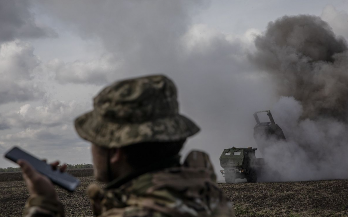 Системы GMLRS отправляют в ад оккупантов вместе с техникой