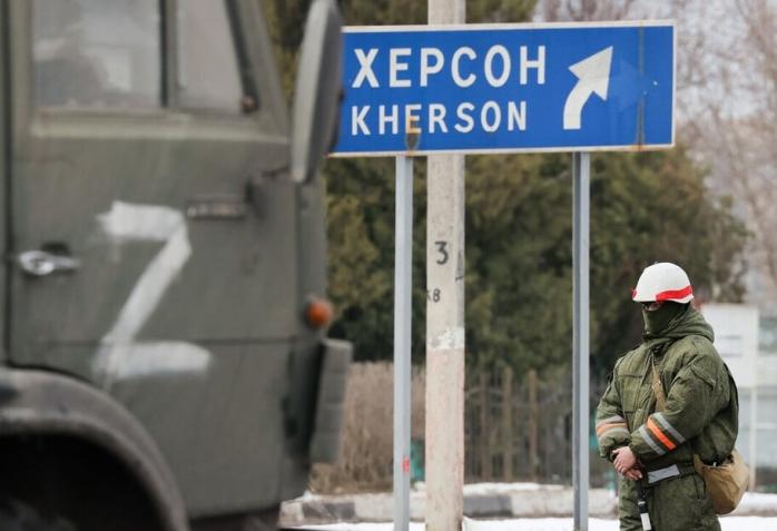 На окупованій Херсонщині росіяни почали евакуацію своїх «державних установ»
