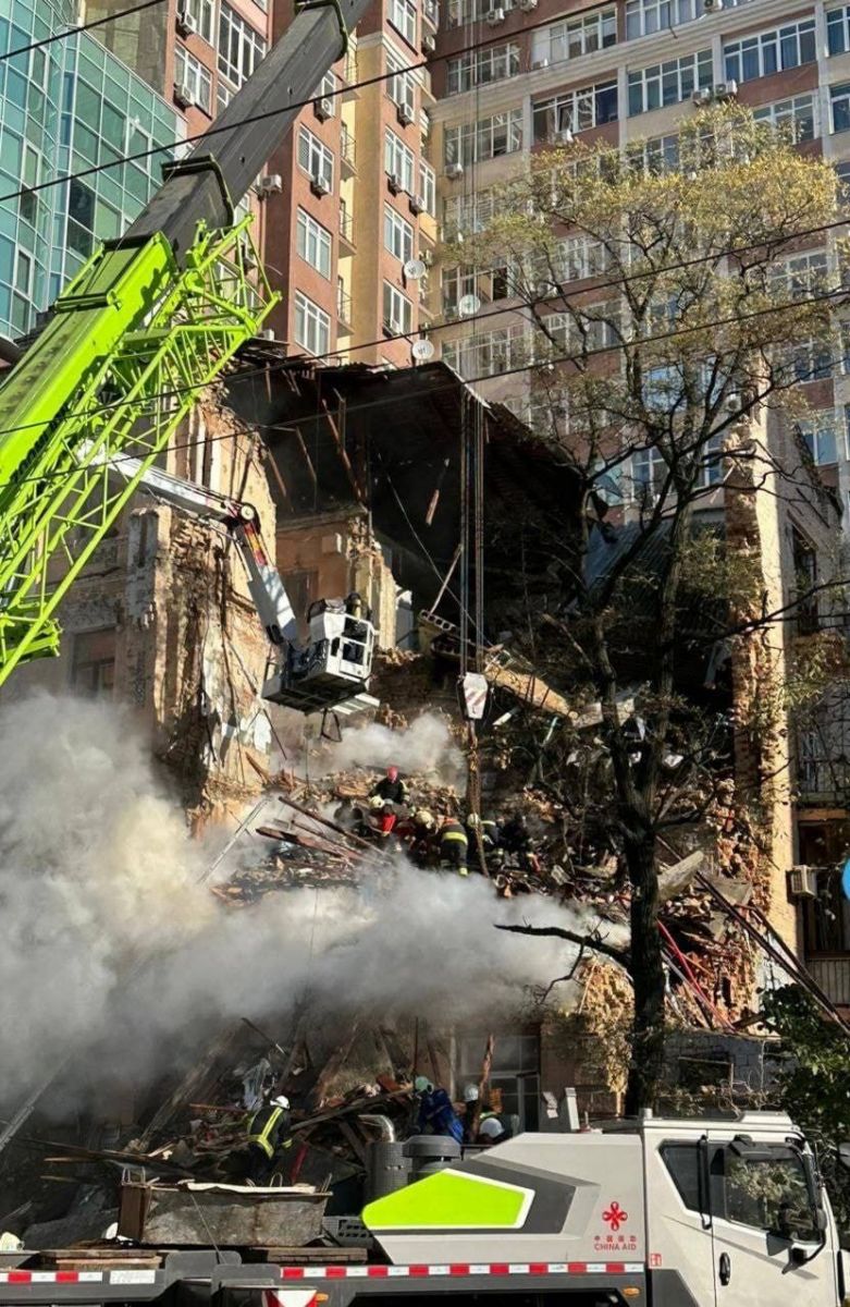 Рашисти пошкодили 120-річний будинок історичної забудови Києва 
