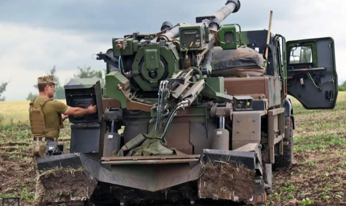 Украинская артиллерия контрбатарейным огнем уничтожила российскую САУ "Мста-С"