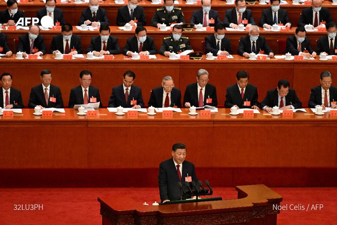 На з'їзді Компартії Китаю екс-лідера Ху Цзіньтао вивели із зали під руки 
