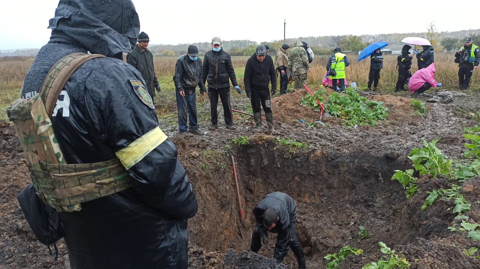 На Харківщині знайшли ще одне масове поховання, фото - Нацполіція