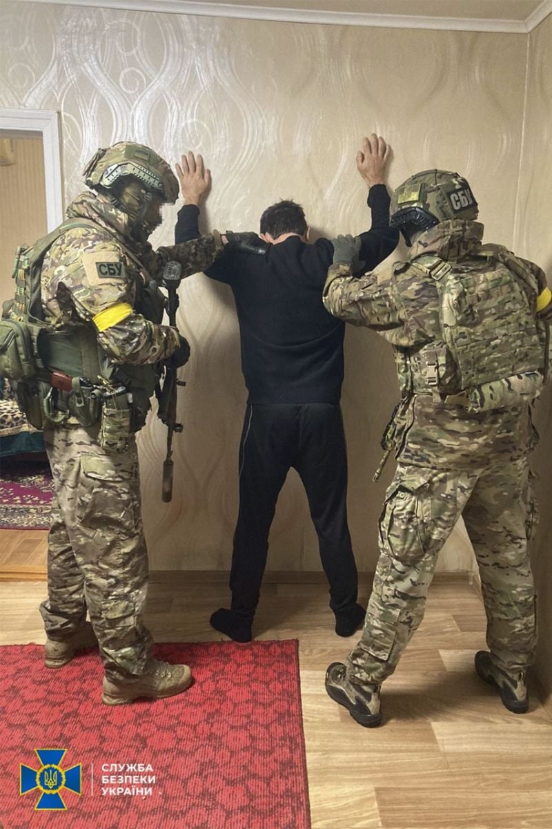 Спецслужба затримала російського агента. Фото: СБУ