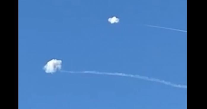 Момент збиття двох ракет над Київщиною показали ЗМІ