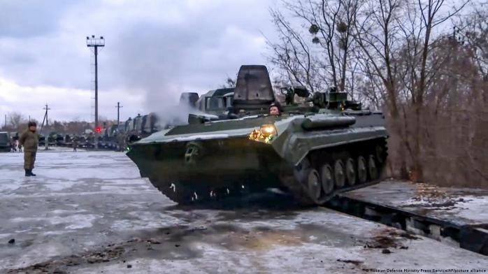 Режим лукашенка відправив російській армії десятки БМП. Фото: dw.com