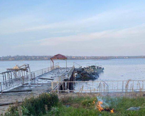 Тепер тільки вплав - ЗСУ знищили російські катери біля Антонівського мосту 