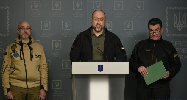 Резніков, Шмигаль і Данілов пояснили передачу п'яти стратегічних підприємств Міноборони
