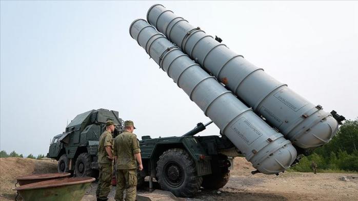 рф переправляє ракети С-300 з білорусі на Донбас. Фото: Анадолу