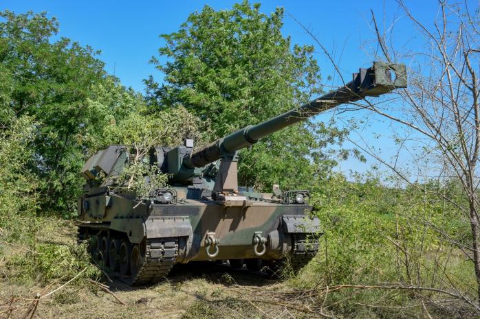 Українські військові уражають російські цілі снарядами Excalibur з САУ Krab