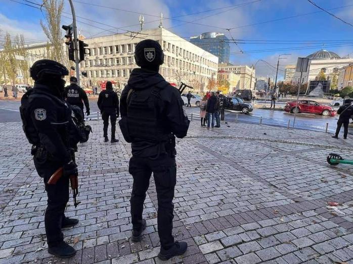  В ОП опубликовали последствия попадания ракеты в центре Киева 
