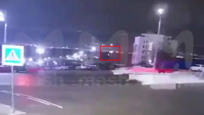 В Новороссийске очевидцы сняли на видео атаку морского беспилотника на нефтегавань