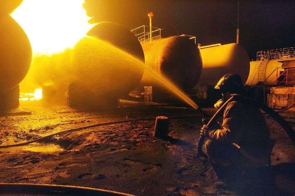 Нафтобаза бойовиків загорілася в Макіївці. Фото: «мнс днр»