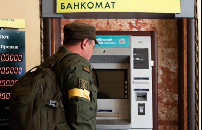 “Ощадбанк” скасував комісію за зняття коштів з карток інших банків
