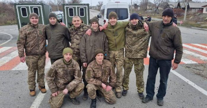 Из российского плена освободили еще 12 украинцев, фото: Андрей Ермак