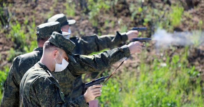 Российские захватчики проводят стрельбы в ландшафтном парке, фото: минобороны рф