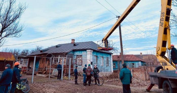 Российские обстрелы оставили без электроэнергии несколько общин на Сумщине, фото: Дмитрий Живицкий