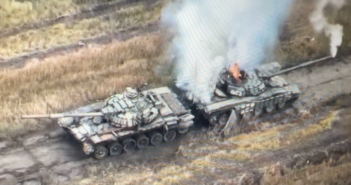 Десантники уничтожили российский танк в засаде возле подбитой ранее техники врага