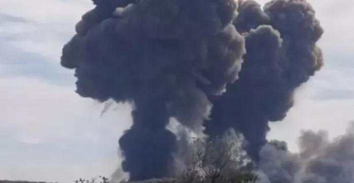 В районе авиабазы оккупированного Бердянска прогремело 18 взрывов