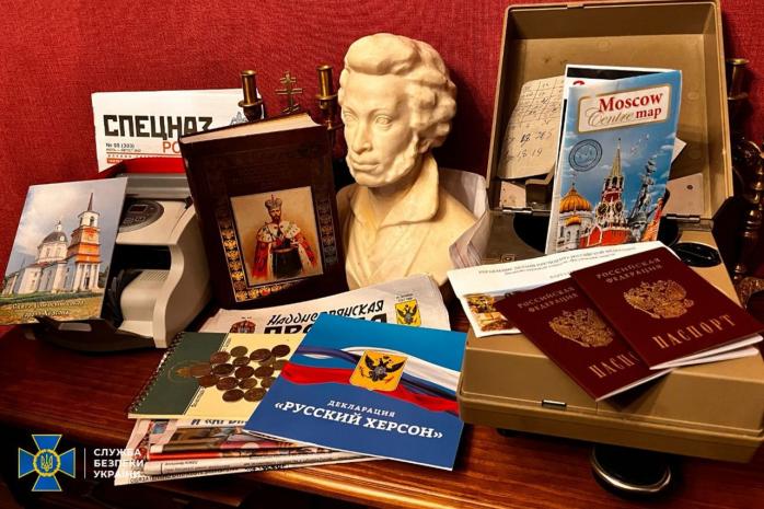 СБУ знайшла в єпархіях УПЦ МП паспорти рф, прапор лднр і молитви за рф 