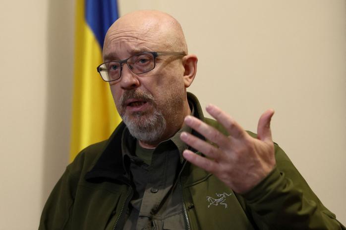 Україна отримуватиме зброю від союзників щомісяця