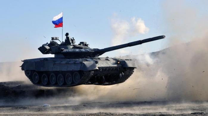 лукашенко таскает танки по железной дороге вдоль границы с Украиной